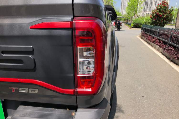 Used SAIC MAXUS T90 2021 2.0T Twin-Turbo Automatic All-Wheel Drive High-Ride Comfort Edition with Extended Cargo Space Right Rear Taillight