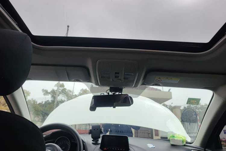 Used Mazda 3 Axela 2019 Cloud-Controlled Sedan 1.5L Automatic Luxury Model China VI Standard Headliner