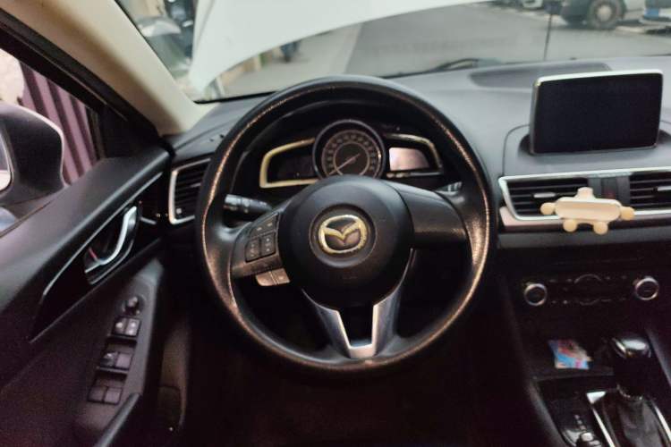 Used Mazda 3 Axela 2014 Sedan 1.5L Automatic Luxury Model