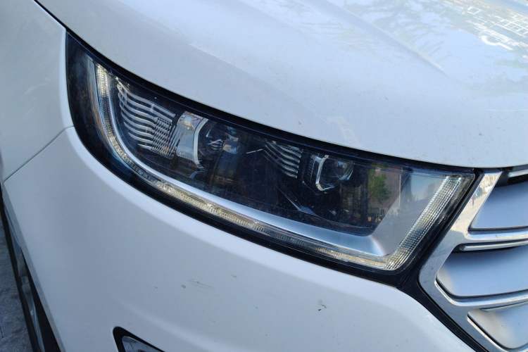 Used Ford Edge 2015 2.0T GTDi Two-Wheel-Drive High-Line Version
