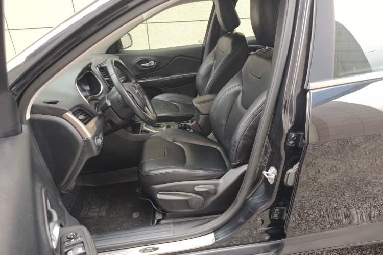 Used Jeep Cherokee 2016 2.0L Leading Edition