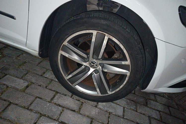 Used Volkswagen FAW-Volkswagen CC 2015 1.8TSI Luxury Model Right Front Wheel Hub