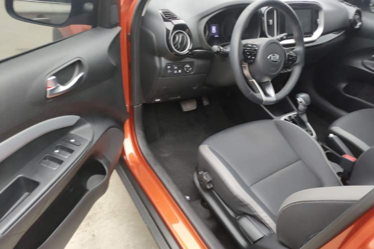 Used Kia kx1 Stonic 2019 1.4L Automatic Sport Edition China VI Driver Seat