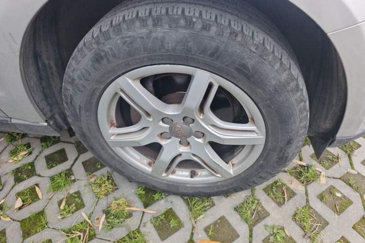 Used Audi Q5 2011 2.0TFSI Technology Model Right Front Wheel Hub