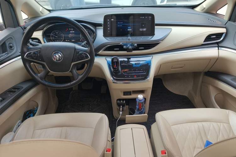 Used Buick GL8 2023 Facelifted Land Cruiser Executive Luxury Version Center Console