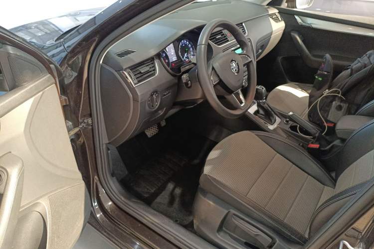 Used Skoda Octavia 2017 1.6L Automatic Chuanxing Edition Driver Seat