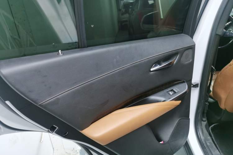 Used Cadillac XT4 2018 28T 4x4 Platinum Edition