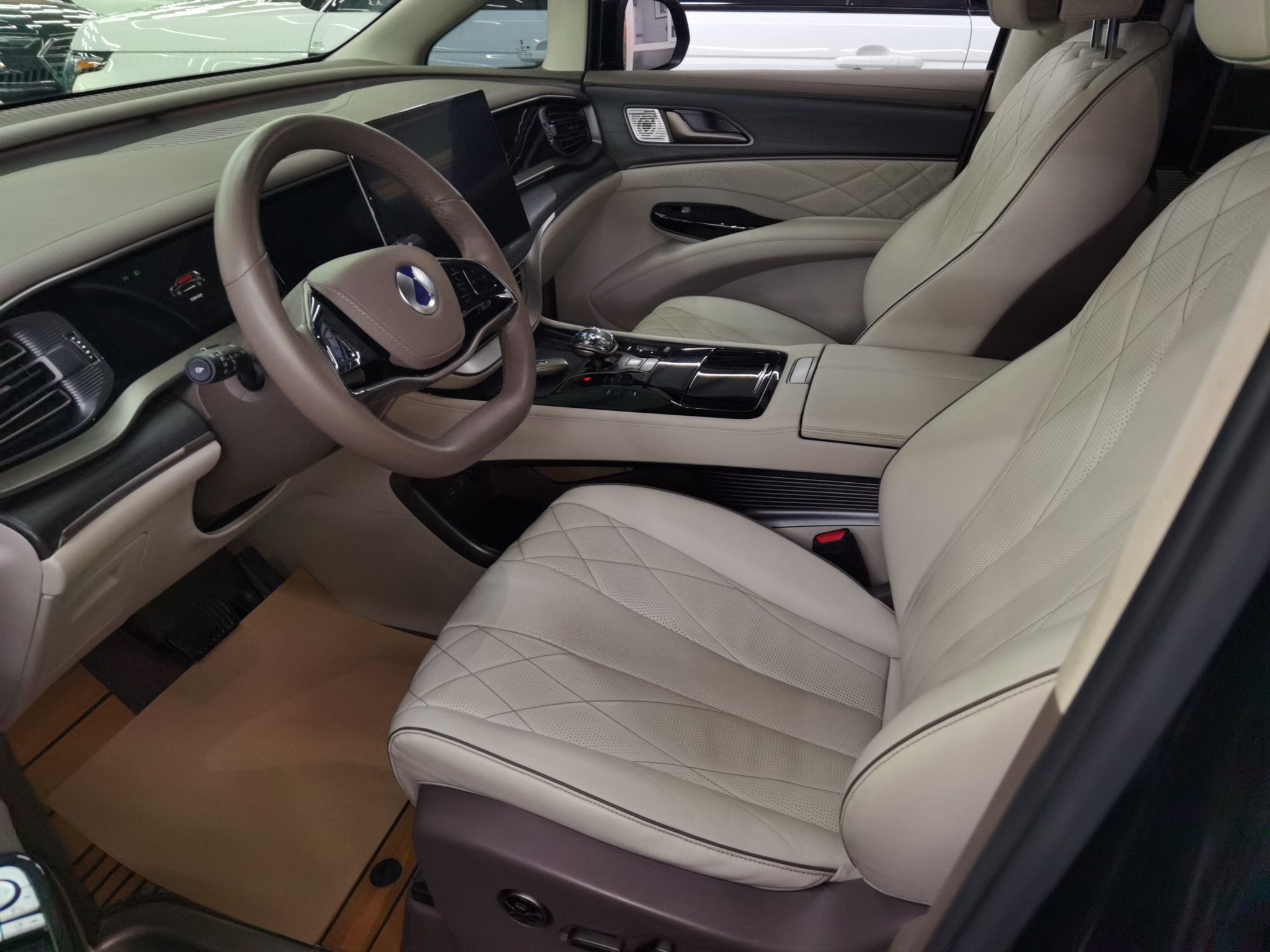 Переднее сиденье в автомобиле