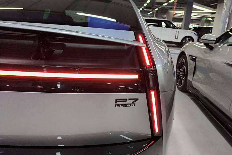 Used XPeng P7 2025 Model—750 All-Wheel-Drive High-Performance Ultra