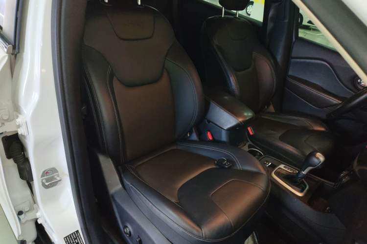 Used Jeep Cherokee 2020 2.0L Two-Wheel Drive Classic Sports Edition