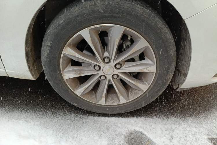 Used Chevrolet Monza 2022 320 Automatic Enjoyment Edition Right Front Wheel Hub