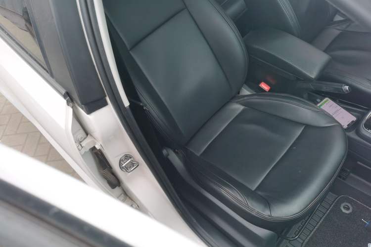 Used Volkswagen Polo 2016 1.6L Automatic Comfort Model Right Front Seat