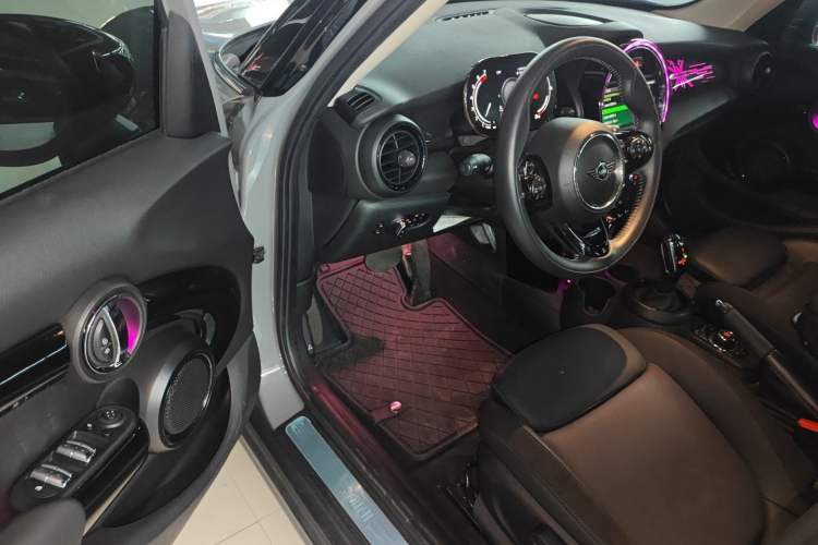 Used MINI 2021 1.5T COOPER Artist Five-Door Edition Driver Seat