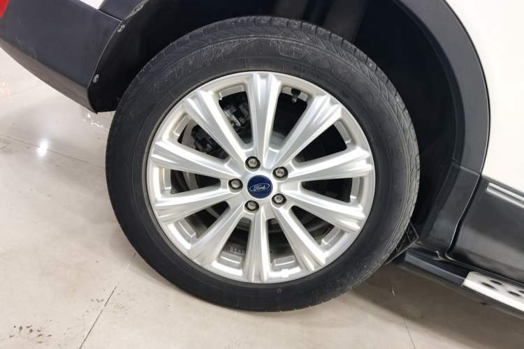 Used Ford Kuga 2018 EcoBoost 180 Two-Wheel-Drive Luxury Wing Edition Right Rear Wheel Hub