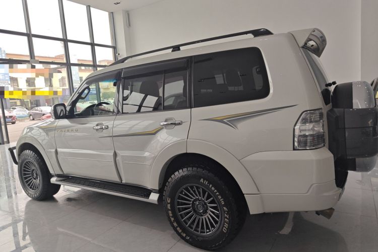 Used Mitsubishi Pajero 2016 3.0L Automatic Luxury Version China V Standard