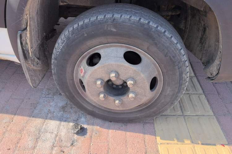 Used Iveco Eurocargo 2021 2.0T Manual - Yunrui Long Wheelbase Short Overhang High Roof Manual Doors – F1A Right Front Wheel Hub