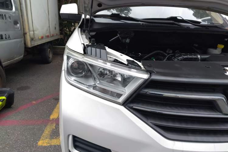 Used Wuling Hongguang 2019 1.5L S Standard Version China VI LAR Right Front Headlight