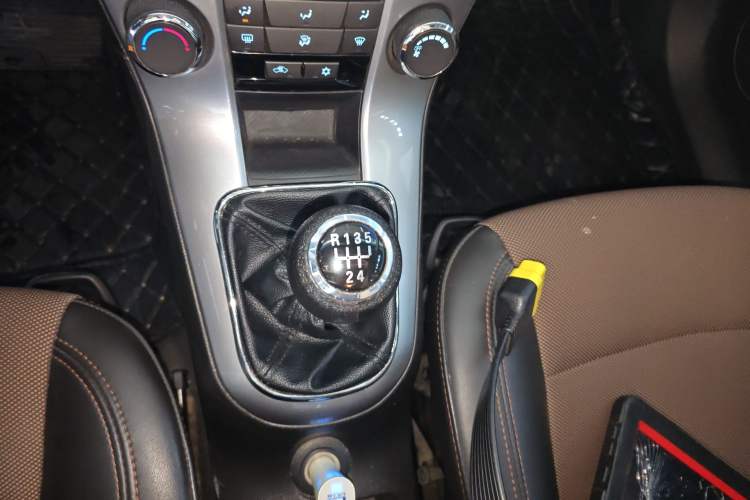 Used Chevrolet Cruze 2013 Hatchback 1.6L Manual Luxury Model
