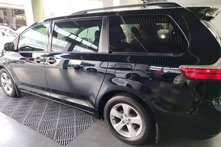 Used Toyota Sienna 2016 3.5L Two-Wheel Drive 7-Seater Parallel Import