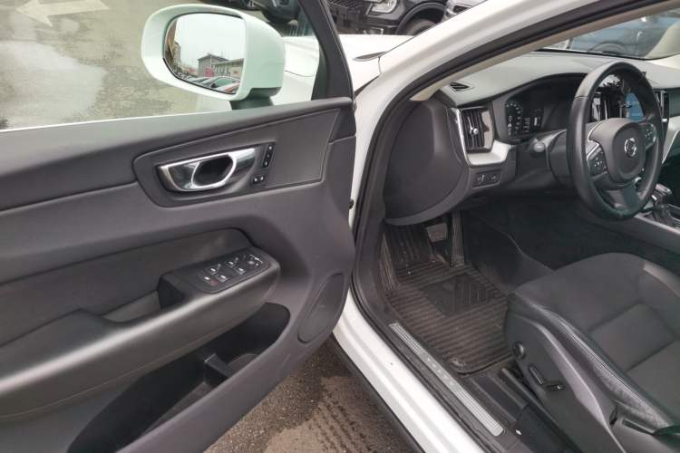 Used Volvo XC60 2019 T4 Zhiyi Edition China V Standard
