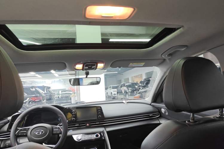 Used Hyundai Elantra 2021 1.5L CVT GLX Elite Edition Headliner