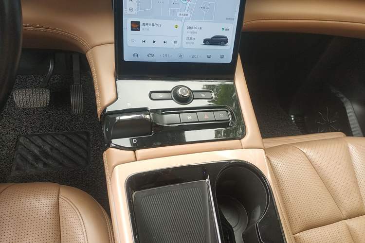 Used Nio ES8 2018 Founder Edition Gear Lever