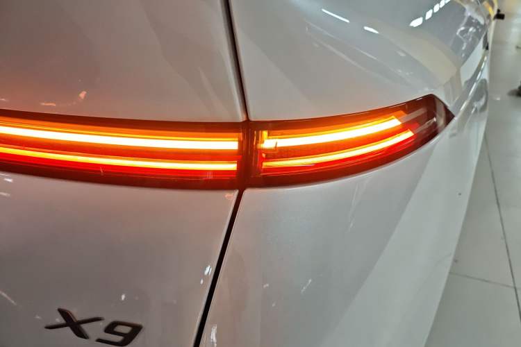 Used XPeng X9 2025 740 Ultra-Long Range Max Right Rear Taillight