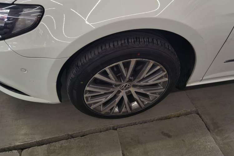 Used Volkswagen FAW-Volkswagen CC 2016 2.0 TSI Luxury Model Left Front Wheel Hub