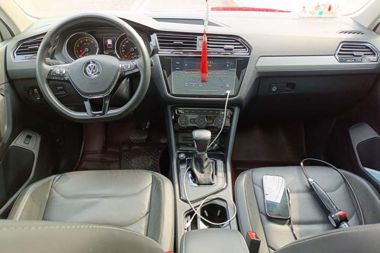 Used Volkswagen Tiguan L 2020 330TSI Automatic Two-Wheel Drive Smart Luxury Edition China VI Standard Center Console