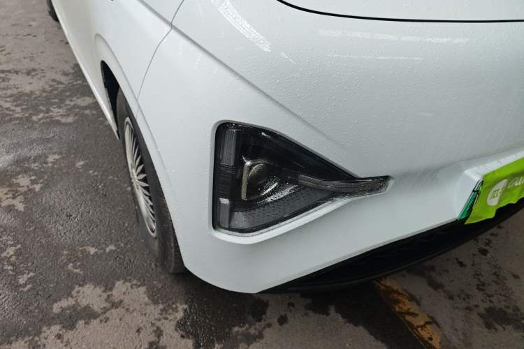Used Dongfeng Ruilida V8E 2026 Model Bright Window Edition Fudi 50.48 kWh—Comfort Edition Right Front Headlight