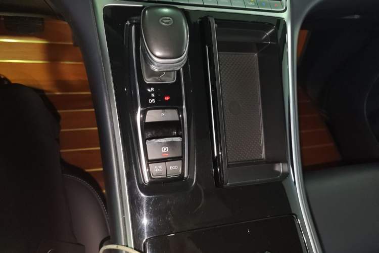 Used GAC Trumpchi M8 2021 Lingxiu Series 390T Ultimate Edition Gear Lever