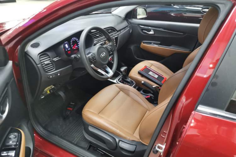 Used Kia KX Cross 2017 1.4L AT GLS Driver Seat