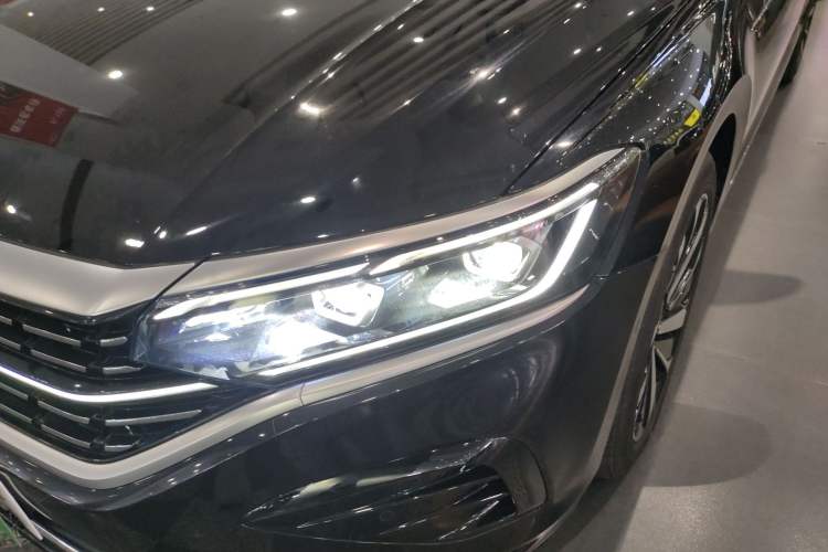 Used Volkswagen Passat 2025 Outstanding Model 380TSI Dragon Glory Edition
