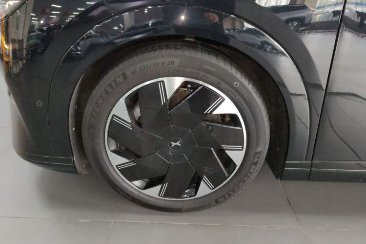 Used XPeng X9 2024 702 Ultra-Long Range Max Exterior 4