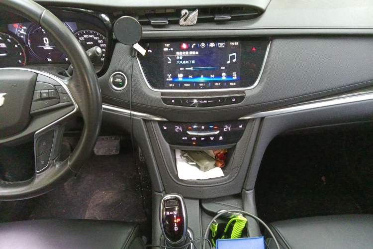 Used Cadillac XT5 2018 28T Four-Wheel Drive Luxury Model Audio And AC Panel