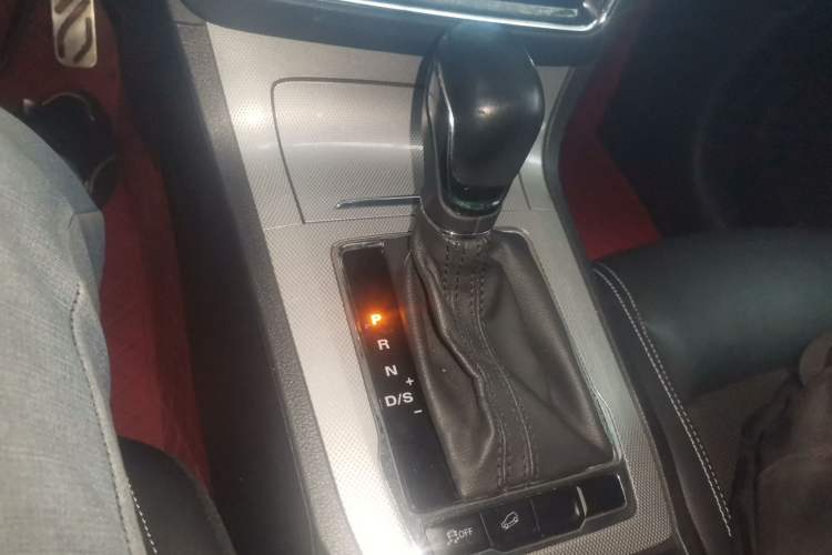 Used Roewe RX5 2016 20T Two-Wheel Drive Automatic Internet Smart Edition