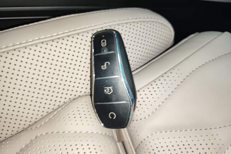 Used BYD Tang New Energy 2025 Intelligent Driving Version DM-i 115KM Flagship Edition Interior 1