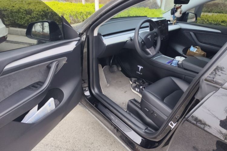 Used Tesla Model Y 2023 Rear-Wheel-Drive Version
