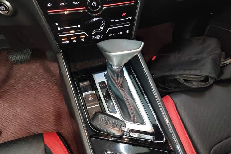 Used Venucia T60 2020 1.6L CVT Smart Drive Version China VI Standard
