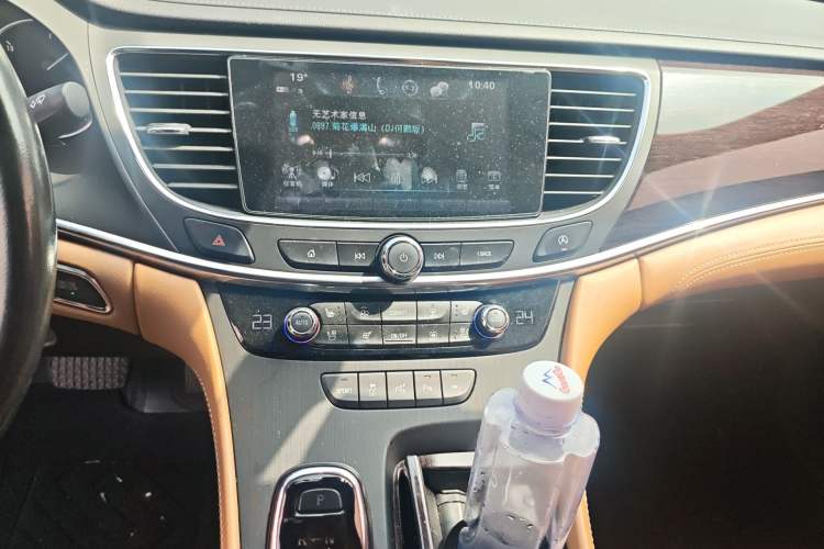 Used Buick LaCrosse 2018 28T Luxury Model Audio And AC Panel