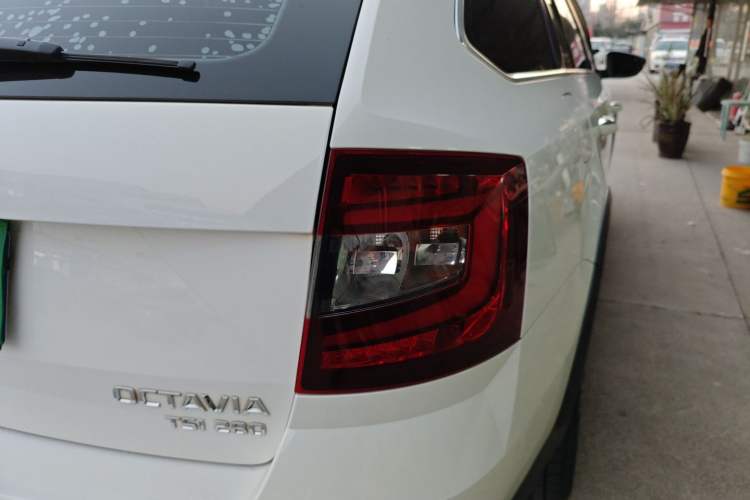 Used Skoda Octavia 2019 TSI280 DSG Luxury Edition Station Wagon China VI Standard