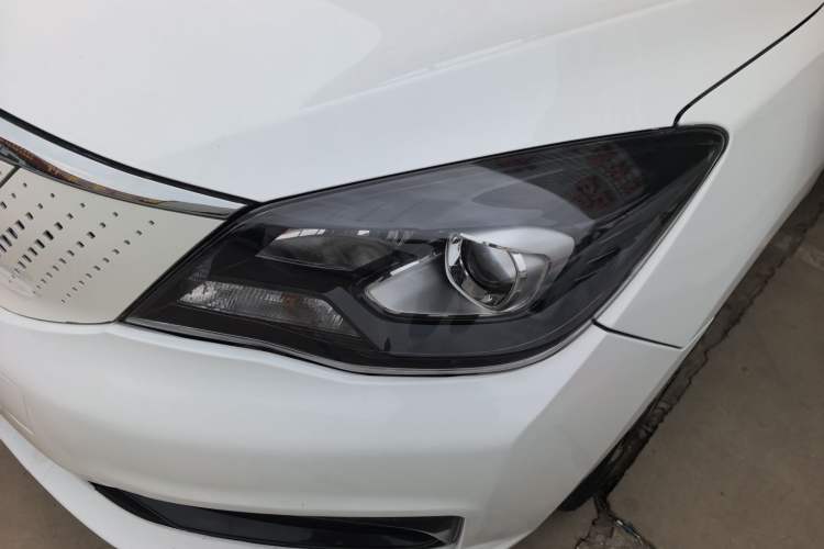 Used Dongfeng Aeolus E70 2023 500 Smart Version Lithium Iron Phosphate 48.6 kWh 110 kW Left Front Headlight