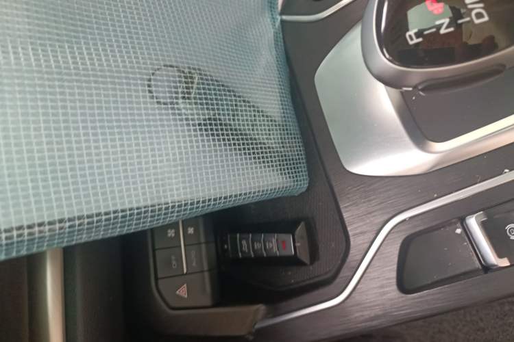 Used Wey VV6 2020 2.0T Two-Wheel Drive Smart Protection+
