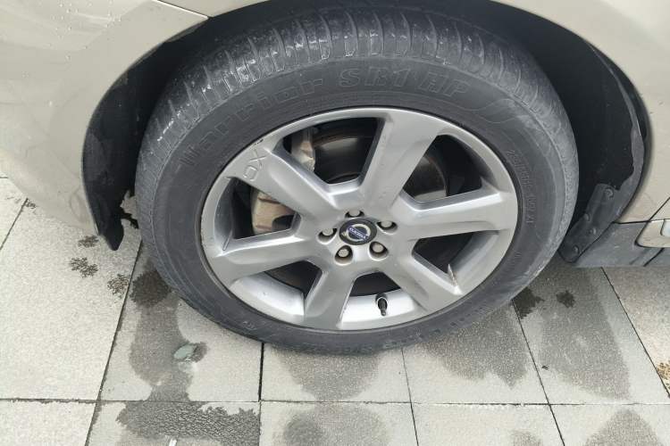 Used Volvo XC60 2014 T6 Zhiyi Edition Left Front Wheel Hub