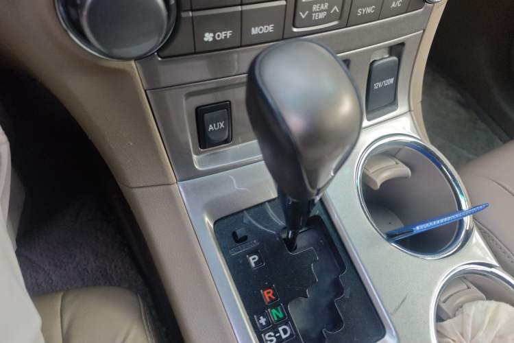 Used Toyota Highlander 2012 2.7L Two-Wheel Drive 7-Seater Luxury Edition
