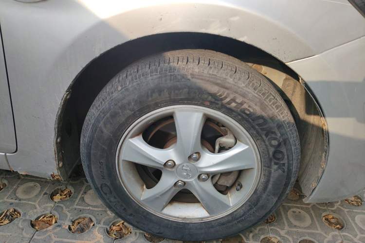 Used Hyundai Verna (older generation) 2013 Sedan 1.4L Automatic Standard GL Model Right Front Wheel Hub