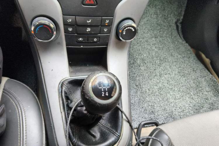 Used Chevrolet Cruze 2013 1.6L SL MT
