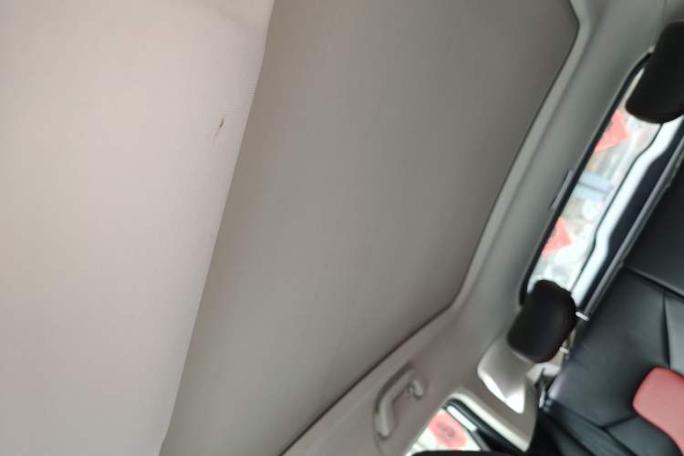 Used Haval H2s 2017 Red-Label 1.5T Manual Elite Model Headliner