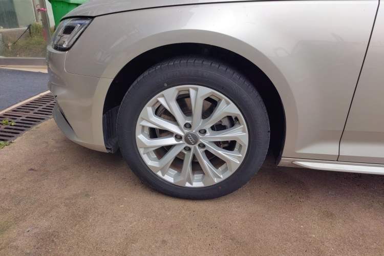 Used Audi A4L 2019 40 TFSI Ambition China VI Left Front Wheel Hub