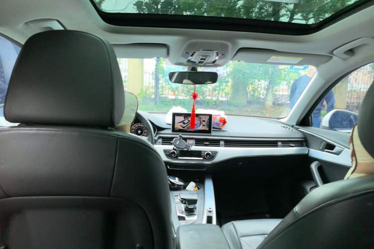 Used Audi A4L 2019 40 TFSI Fashion Edition China VI Emission Standard Headliner